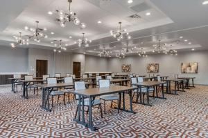 Restavracija oz. druge možnosti za prehrano v nastanitvi Cambria Hotel Richardson - Dallas