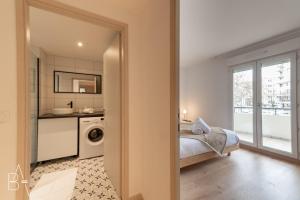 Llit o llits en una habitació de LEsperluette - 44 sqm apartment with garage & balcony in the city center