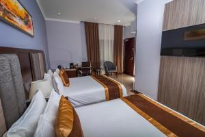 Postel nebo postele na pokoji v ubytování Hotel City Plaza & Suites