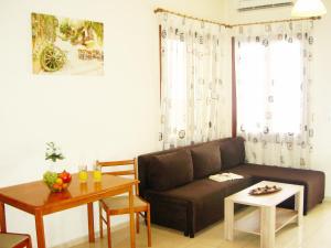 A seating area at Mat Old Town Apartments A