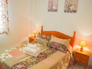 Posteľ alebo postele v izbe v ubytovaní ConilPlus apartments AZORIN II