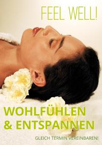 um homem deitado numa cama com flores em Kurhotel Anders em Bad Füssing