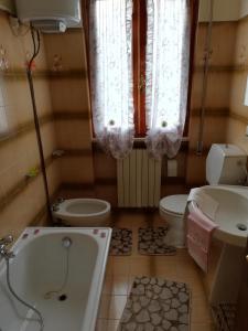 Ett badrum på La Tana di Brocciolino