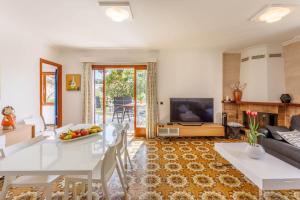 A seating area at Chalet Arena Blanca