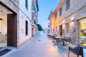 an alley with tables and chairs in a building at Alcudia Petit - Turismo de Interior in Alcudia