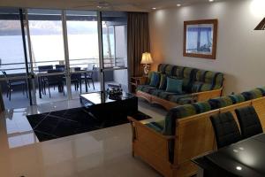Χώρος καθιστικού στο Frangipani 103 - Hamilton Island +9 φωτογραφίες