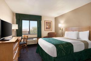 TV a/nebo společenská místnost v ubytování Travelodge by Wyndham Pecos