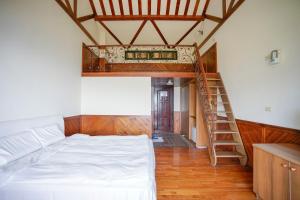 Postel nebo postele na pokoji v ubytování Cloud Falls Resort