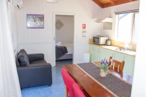 Η κουζίνα ή μικρή κουζίνα στο Gardens Caravan Park +34 φωτογραφίες