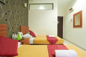 Postel nebo postele na pokoji v ubytování COOP HOTEL PUTRAJAYA & CYBERJAYA