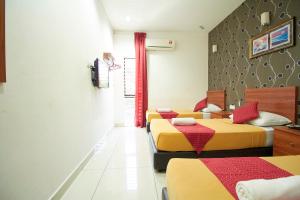 Postel nebo postele na pokoji v ubytování COOP HOTEL PUTRAJAYA & CYBERJAYA