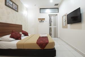 Postel nebo postele na pokoji v ubytování COOP HOTEL PUTRAJAYA & CYBERJAYA