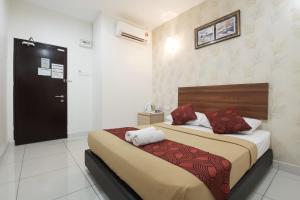Postel nebo postele na pokoji v ubytování COOP HOTEL PUTRAJAYA & CYBERJAYA