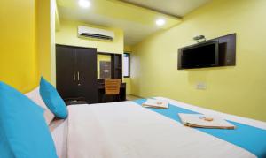 Uma TV ou centro de entretenimento em Rajdeep Inn