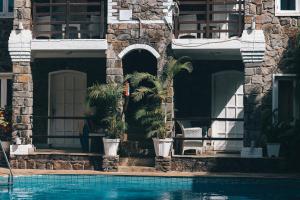 The Tamarind Hotel - A Boutique Heritage Stay, Anjuna - Goa内部或周边的泳池