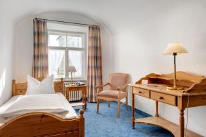Postel nebo postele na pokoji v ubytování Posthotel Kolberbräu