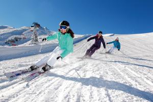 Skiing at az apartmanhoteleket or nearby