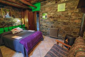A bed or beds in a room at Esquíos - Apto. Cuarto do forno