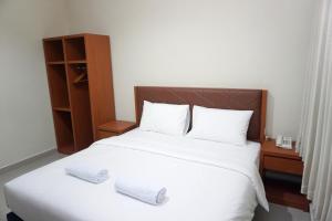 Postel nebo postele na pokoji v ubytování Lombok Mayura Hotel