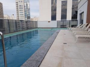 Bazén v ubytování Flat mobiliado em região nobre de Goiânia nebo v jeho okolí