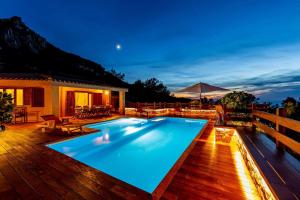 Bazén v ubytovaní Costa Paradiso Resort alebo v jeho blízkosti