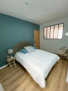 a bedroom with a large white bed and a window at Le Carnet de Sète et sa vue sur le canal in Sète