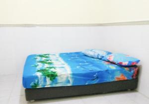 เตียงในห้องที่ D'Kost Ketintang