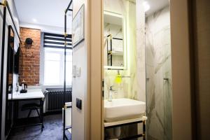 Een badkamer bij Statskij Sovetnik Hotel Kustarnyy