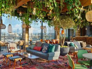Posezení v ubytování Treehouse Hotel London + 37 fotografií