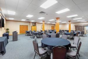 a conference room with tables and chairs in it at Thousand Hills Golf Resort in Branson +103 photos