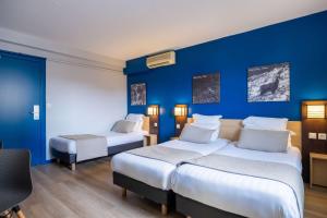 Comfort Hotel Clermont Saint Jacques tesisinde bir odada yatak veya yataklar