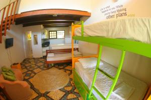 Cama ou camas em um quarto em Pousada Tubes Maresias