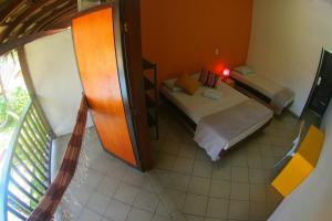 Cama ou camas em um quarto em Pousada Tubes Maresias