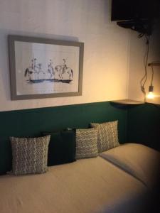 Postel nebo postele na pokoji v ubytování Hotel Le Méditérranée