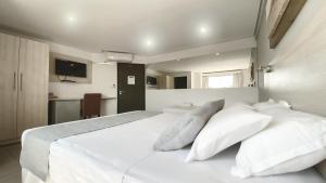 Un ou plusieurs lits dans un hébergement de l'établissement Danieri Asunción Hotel