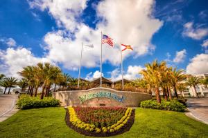 Ein Garten an der Unterkunft Margaritaville Cottages Orlando with H2O Waterpark by Rentyl
