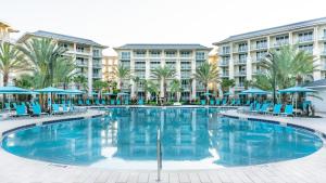 Der Swimmingpool an oder in der Nähe von Margaritaville Cottages Orlando with H2O Waterpark by Rentyl