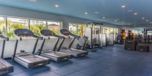 Das Fitnesscenter und/oder die Fitnesseinrichtungen in der Unterkunft Margaritaville Cottages Orlando with H2O Waterpark by Rentyl
