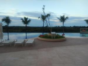 Bazén v ubytování Salinas Park Resort nebo v jeho okolí