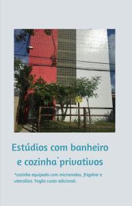 una imagen de un edificio con las palabras industrias cm barrientos y corina en Studio Piedade, en Recife
