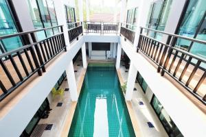 Bazén v ubytování Tina Boutique Resort nebo v jeho okolí
