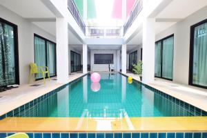Bazén v ubytování Tina Boutique Resort nebo v jeho okolí