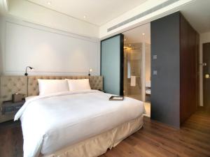 Rúm í herbergi á Hotel Mvsa+Michelin 2 Starred Molino de Urdàniz
