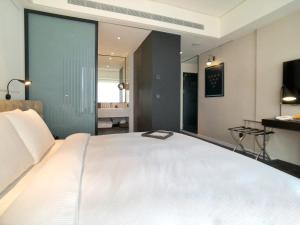 Rúm í herbergi á Hotel Mvsa+Michelin 2 Starred Molino de Urdàniz