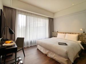 Rúm í herbergi á Hotel Mvsa+Michelin 2 Starred Molino de Urdàniz