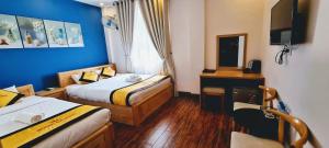 Postel nebo postele na pokoji v ubytování Hoàng Gia Hotel Côn Đảo