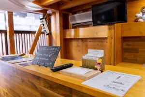TV a/nebo společenská místnost v ubytování ゲストハウス高円寺純情ホテル -Guest House Koenji Junjo Hotel-