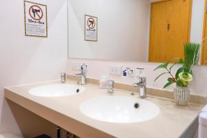 Koupelna v ubytování ゲストハウス高円寺純情ホテル -Guest House Koenji Junjo Hotel- + 26 fotografií
