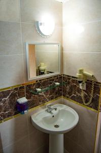 Ein Badezimmer in der Unterkunft Yunus Hotel