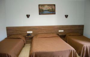 Ein Bett oder Betten in einem Zimmer der Unterkunft Yunus Hotel